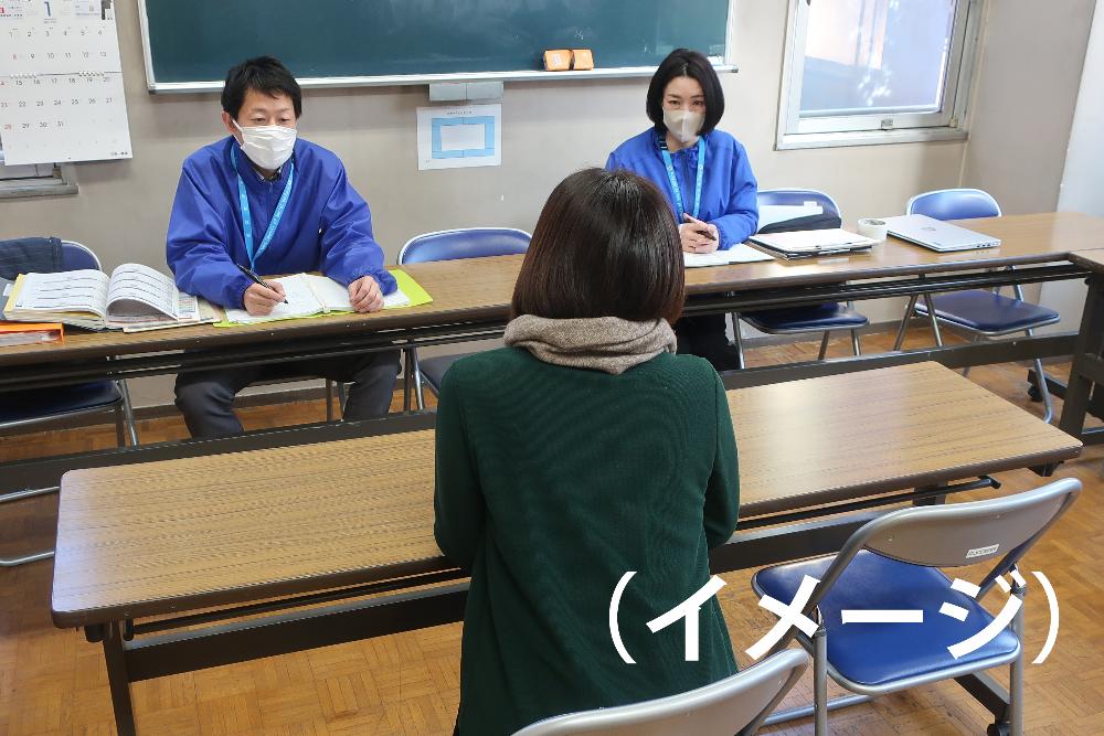 市民が相談する様子