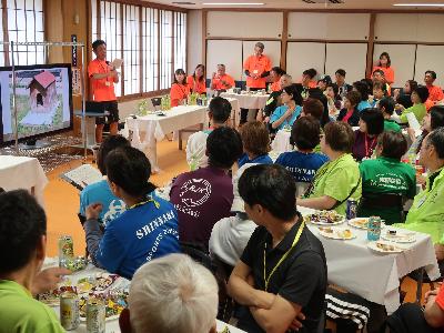 大ホールでの親睦会のもよう